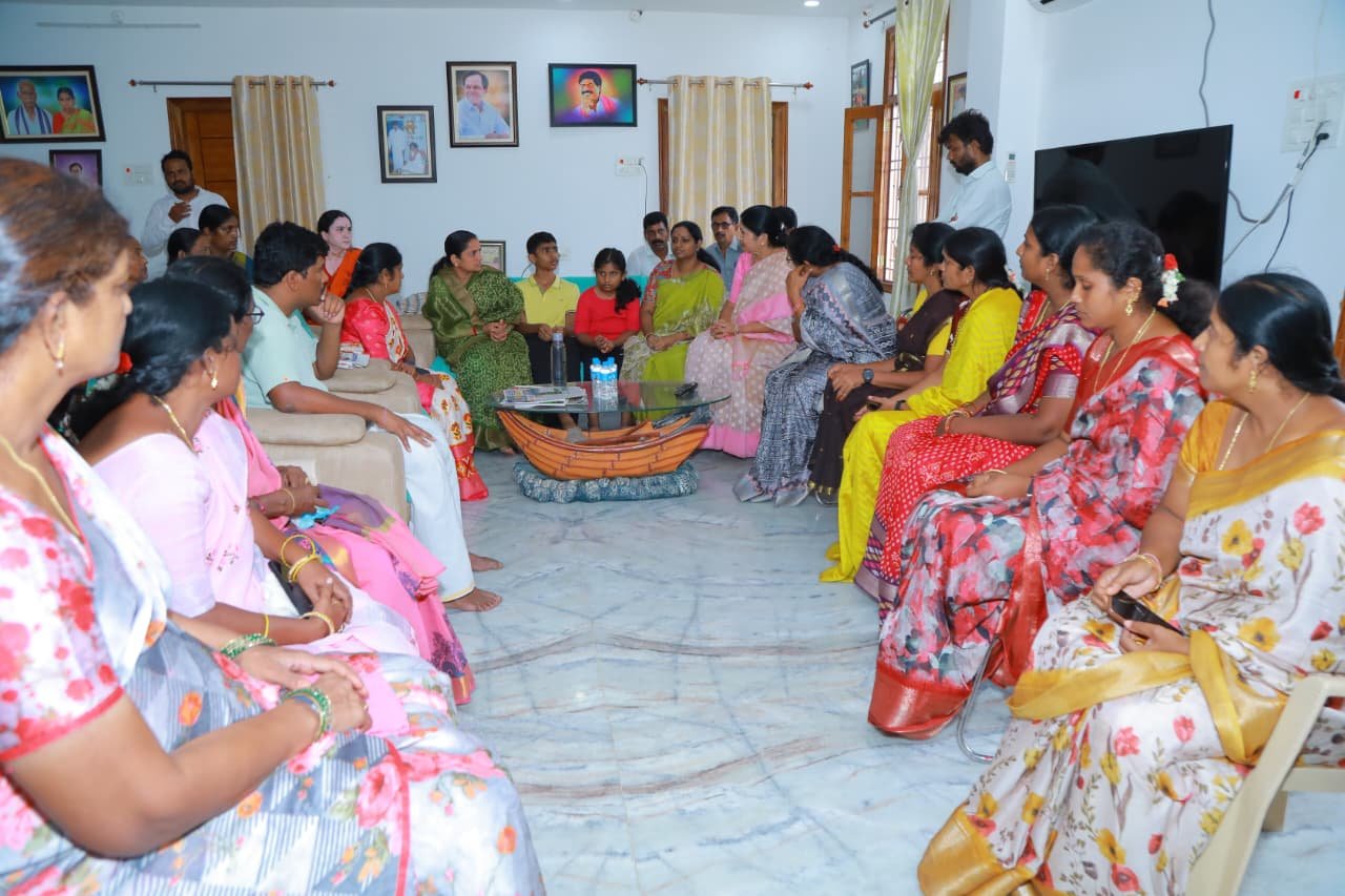పెద్ది స్వప్నను పరామర్శించిన వరంగల్ పార్లమెంట్ సభ్యురాలు డాక్టర్ కడియం కావ్య